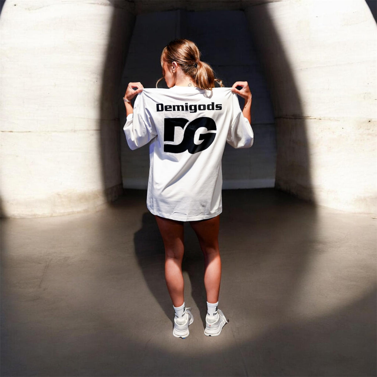 Velcro white with black oversized T-shirt